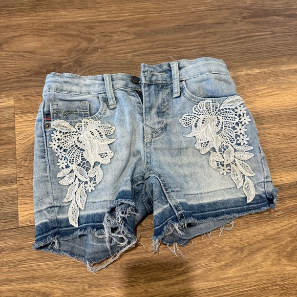 Vigoss Other - Denim Lace-Embellished Vigoss Girls Shorts Size 7